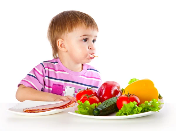 Bir çocuk bir pastırma yeme — Stok fotoğraf