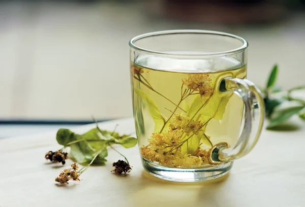 Tea with lime — Stock Photo, Image