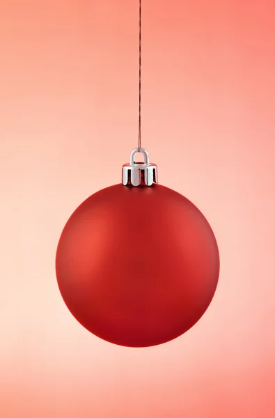 Красное рождественское украшение — стоковое фото