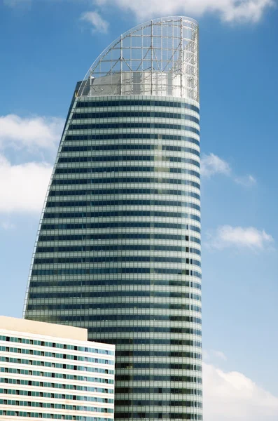 Μπλε σύγχρονου γραφείου ουρανοξύστης — Φωτογραφία Αρχείου