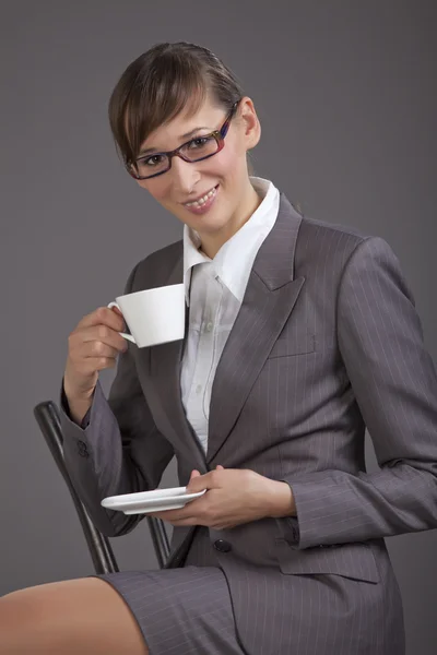 女がお茶を飲む — ストック写真