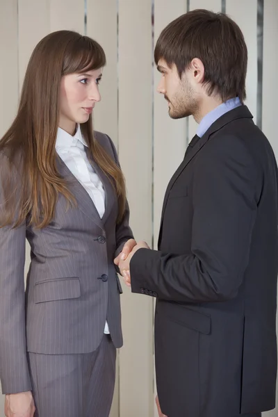 Man and woman shaking hands — Stock Photo, Image
