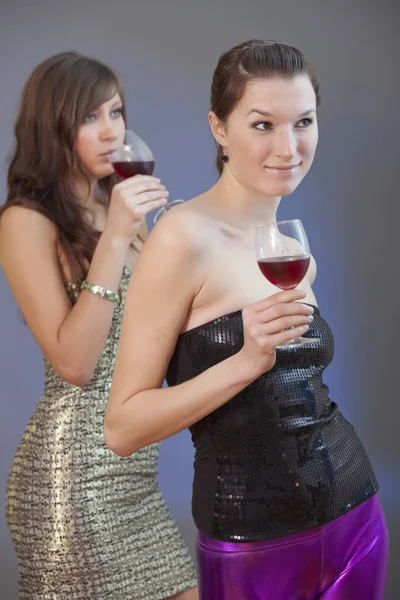 Party girls with drinks — Stock Photo, Image