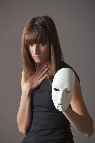 Mulher triste com máscara — Fotografia de Stock