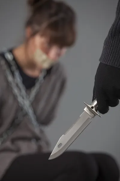 Porywacz Nożem Bezbronnych Zakładników Kobieta — Zdjęcie stockowe
