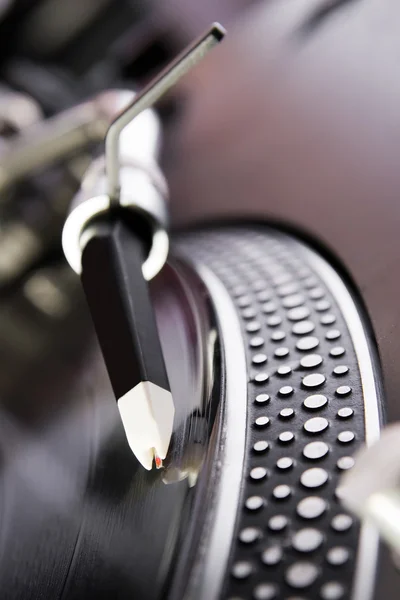 Gramofon grający płytę winylową — Zdjęcie stockowe