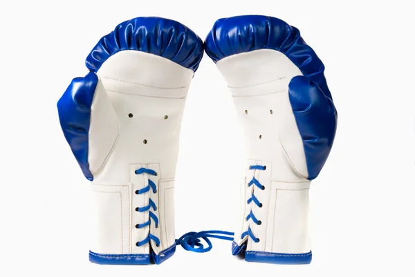 Пара боксерских перчаток на белом — стоковое фото