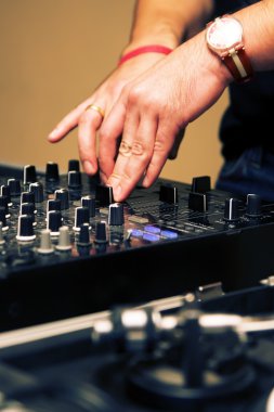 DJ ayar müzik düzeyi