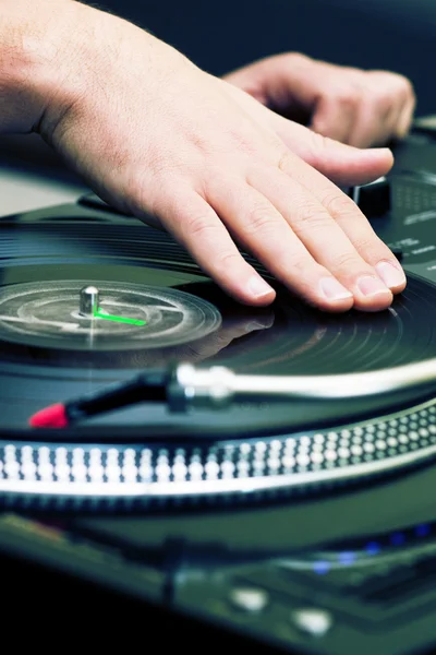Hip-hop DJ scratching the vinyl — Stock Photo, Image