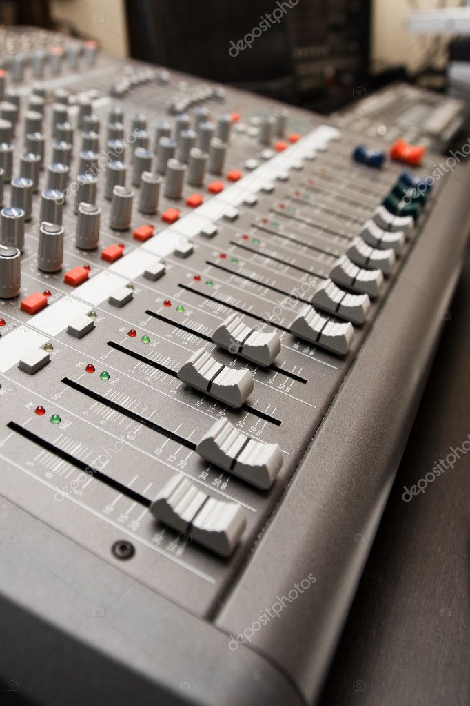 Close Shot Professional Audio Recording Equipment Multiple Purposes