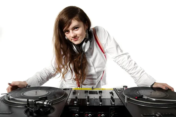 Mädchen-DJ an den Plattentellern — Stockfoto