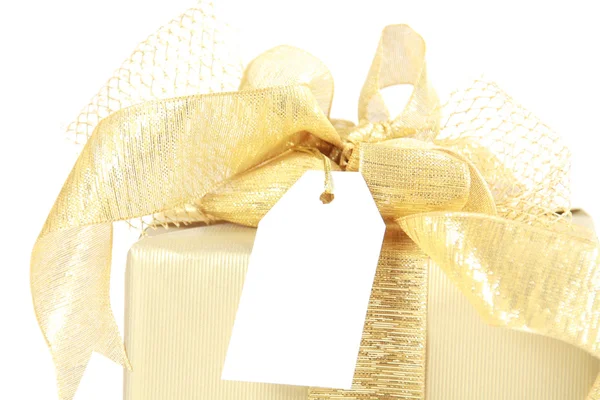 Caja de regalo de Navidad dorada con etiqueta en blanco — Foto de Stock