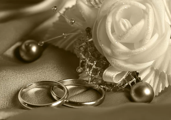 Wedding Rings Satin Rose Sepia Tone — Stock Photo, Image