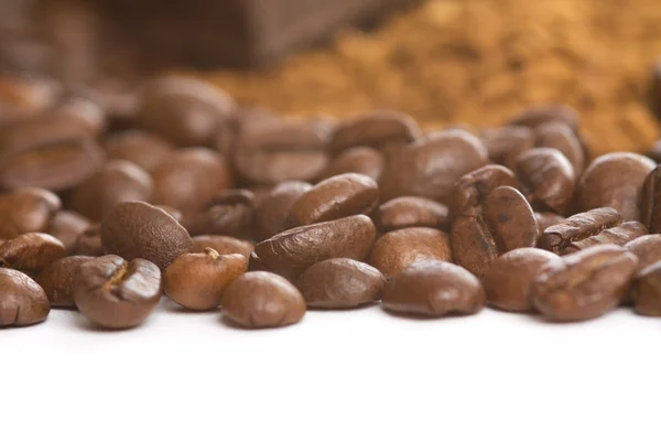Koffiebonen en instant koffie — Stockfoto