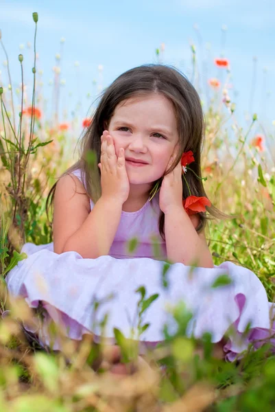 Roztomilé Dítě Dívka Makové Pole — Stock fotografie