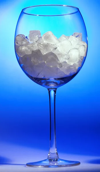 グラスに氷と一緒に — ストック写真