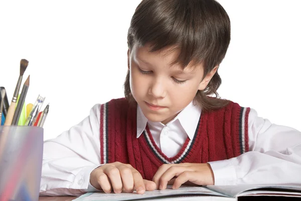 Kleiner Junge Liest Buch Isoliert Auf Weiß — Stockfoto