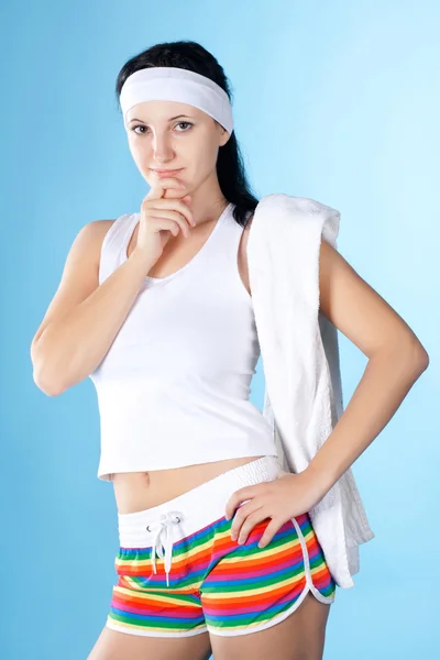 Frau Sportbekleidung Mit Handtuch Isoliert Auf Blau — Stockfoto