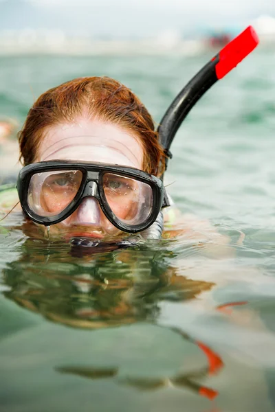 Jovem Mulher Beleza Nadando Máscara Mergulho — Fotografia de Stock