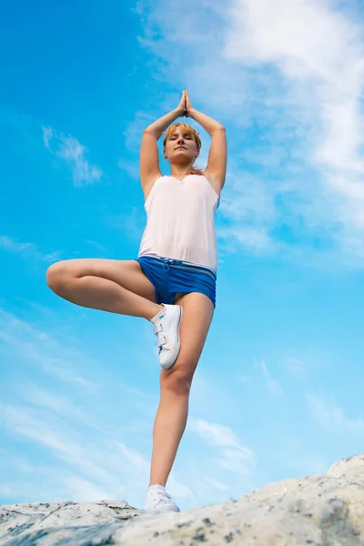 Mädchentraining Yoga — Stockfoto