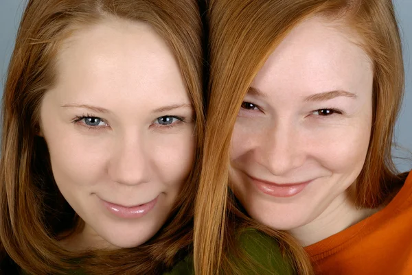 两个年轻女子 — 图库照片