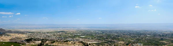 Town near the mountains — Stock Photo, Image