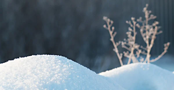 Landschap met sneeuw driften — Stockfoto