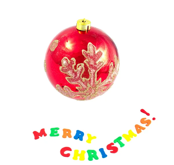 Weihnachtsdekoration - frohe Weihnachten und eine rote Kugel — Stockfoto