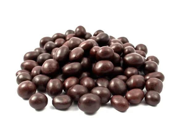 Jordnötter Eller Mandlar Täckt Med Chocolateon Vit Bakgrund — Stockfoto