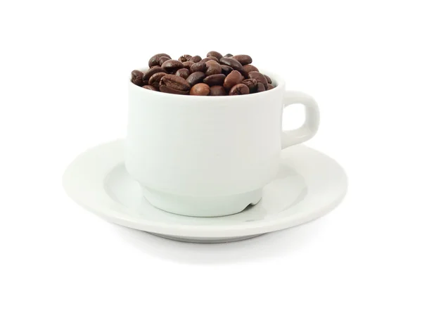 Kávová zrna s šálkem — Stock fotografie
