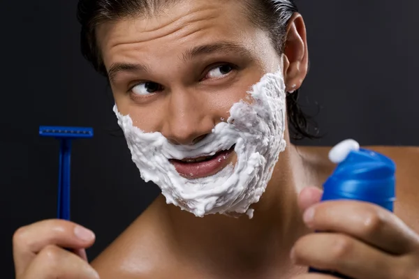 Schöner Mann rasiert — Stockfoto