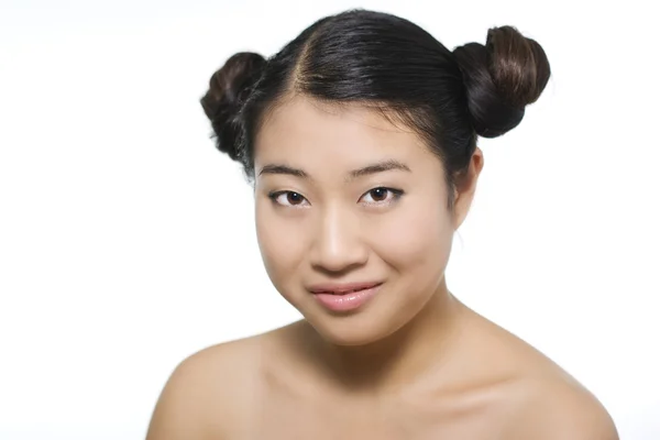Porträtt av unga vackra asiatiska modellen — Stockfoto