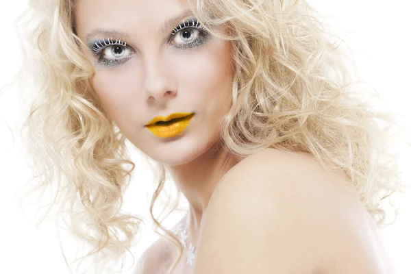 Vrouw met heldere make-up — Stockfoto