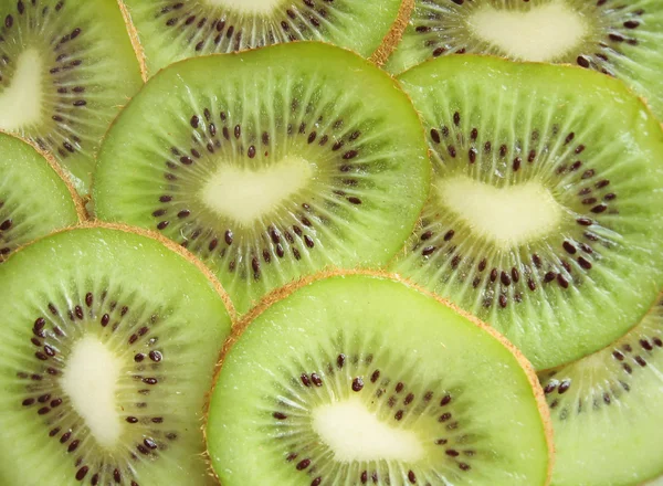 Kiwi fruit met een kern in de vorm van hart, — Stockfoto