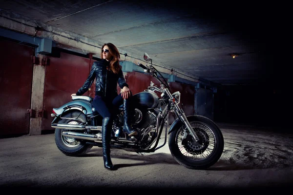 Pretty Woman Sitting Motorcycle Garage Background — Stock Photo, Image