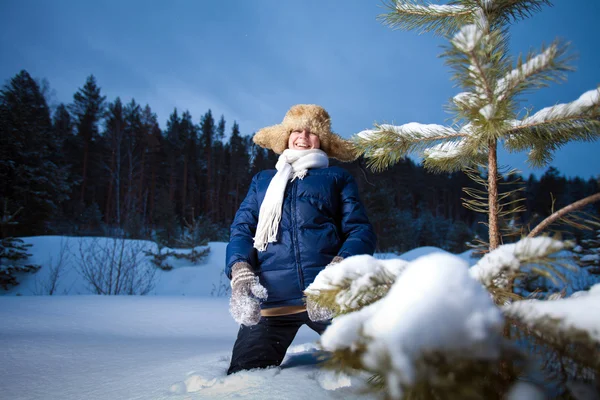 Dziewczyny Lesie Zimą — Zdjęcie stockowe