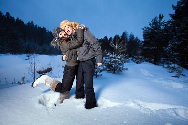 Pretty Couple Winter Forest — Stock Photo, Image
