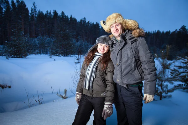 Pretty couple in the winter forest — Stock Photo, Image