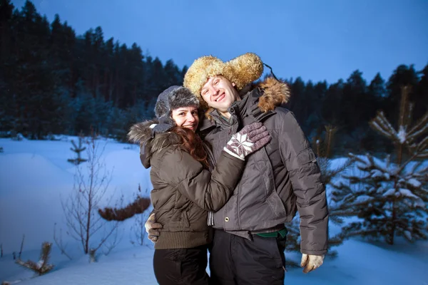 Joli Couple Dans Forêt Hiver — Photo