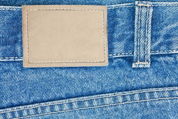 Lege lederen etiket op jeans — Stockfoto