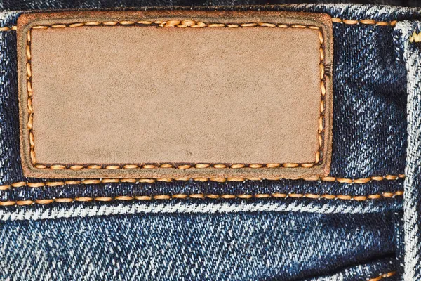 Etiqueta de couro em branco em jeans — Fotografia de Stock
