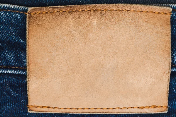 Prázdné kůže štítek na džíny — Stock fotografie