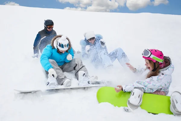 Salpicaduras de nieve y tres chicas jóvenes — Foto de Stock