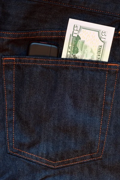 携帯電話と ドル紙幣の背部のジーンズのポケット — ストック写真