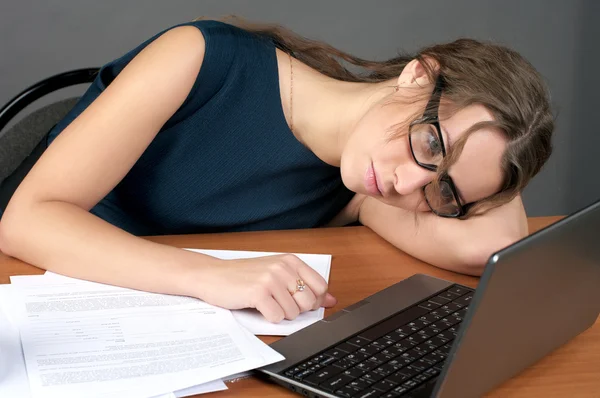 Mujer de negocios cansada — Foto de Stock