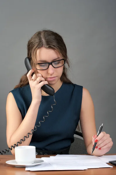 Cute business woman talking phone — Stock Photo, Image