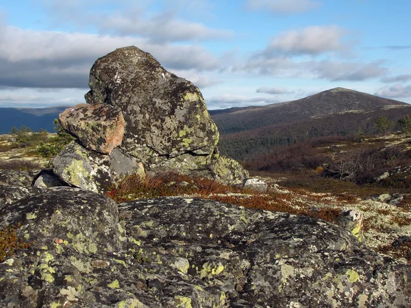 Lindas pedras nas montanhas da Península de Kola, Rússia — Fotografia de Stock