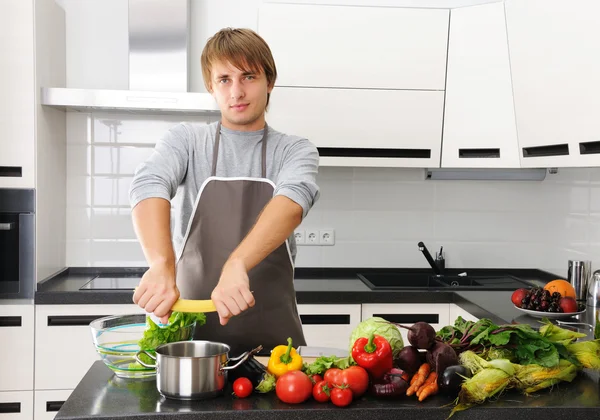 Hombre en la cocina — Foto de Stock