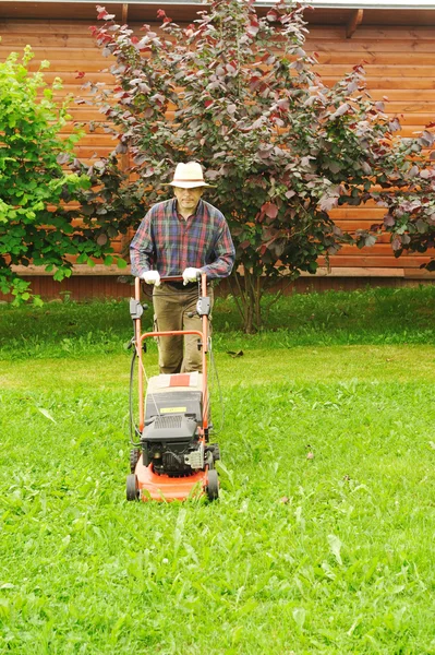 Senior Man Mowing Lawn — Stock Photo, Image