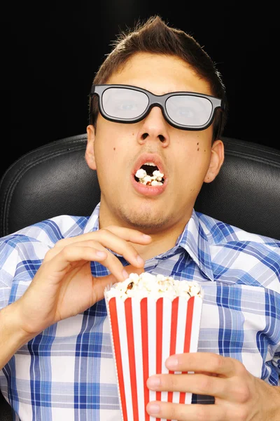 Junger Mann Schaut Film Brille Kino — Stockfoto